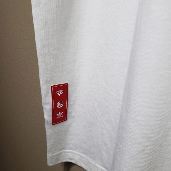 Adidas Originals Men's Lunar New Year Trefoil Graphic Lenticular Tee-Size L - Picture 9 of 9